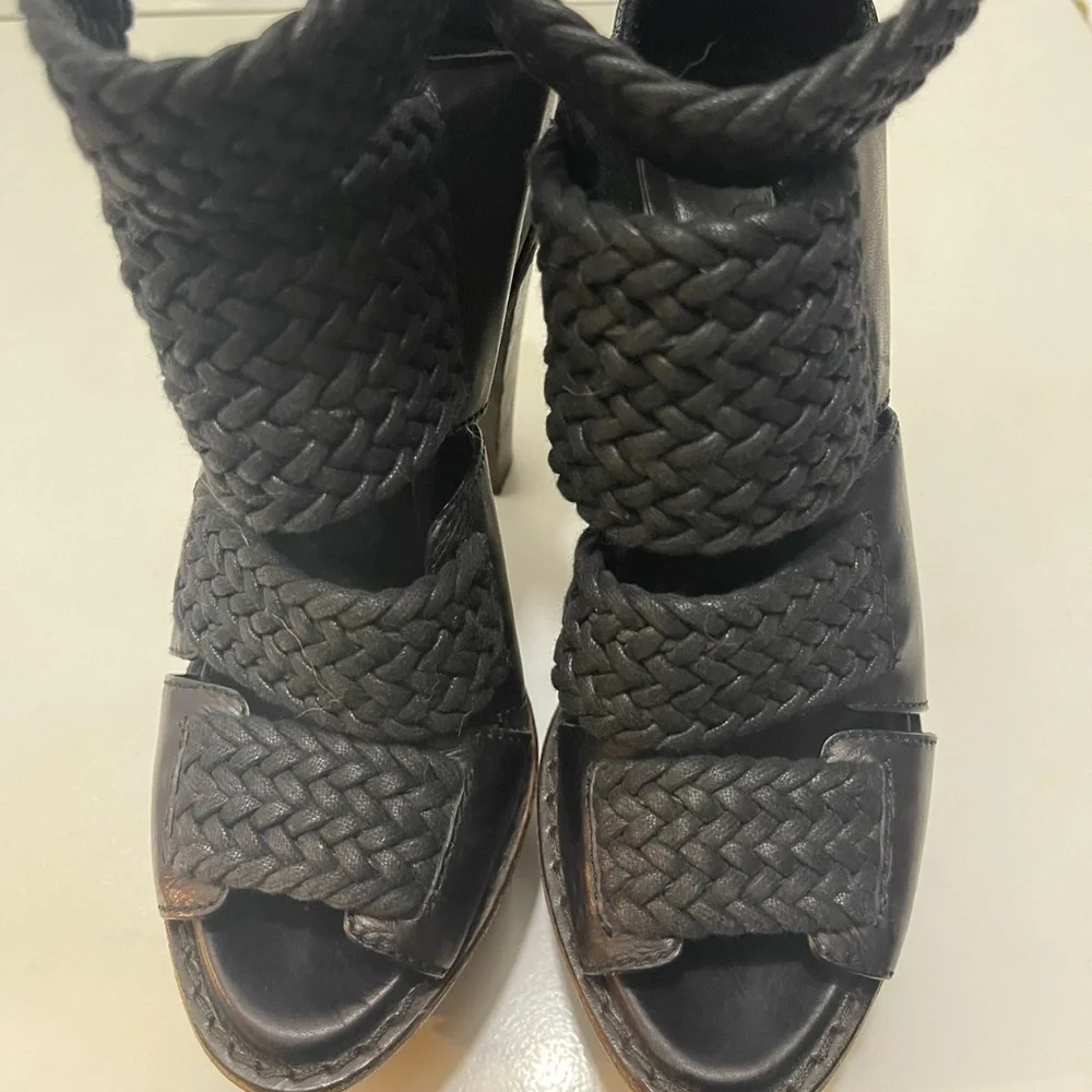 Burberry Platform Heels (SIZE: EUR 38 / US 7 1/2) - Picture 7 of 16
